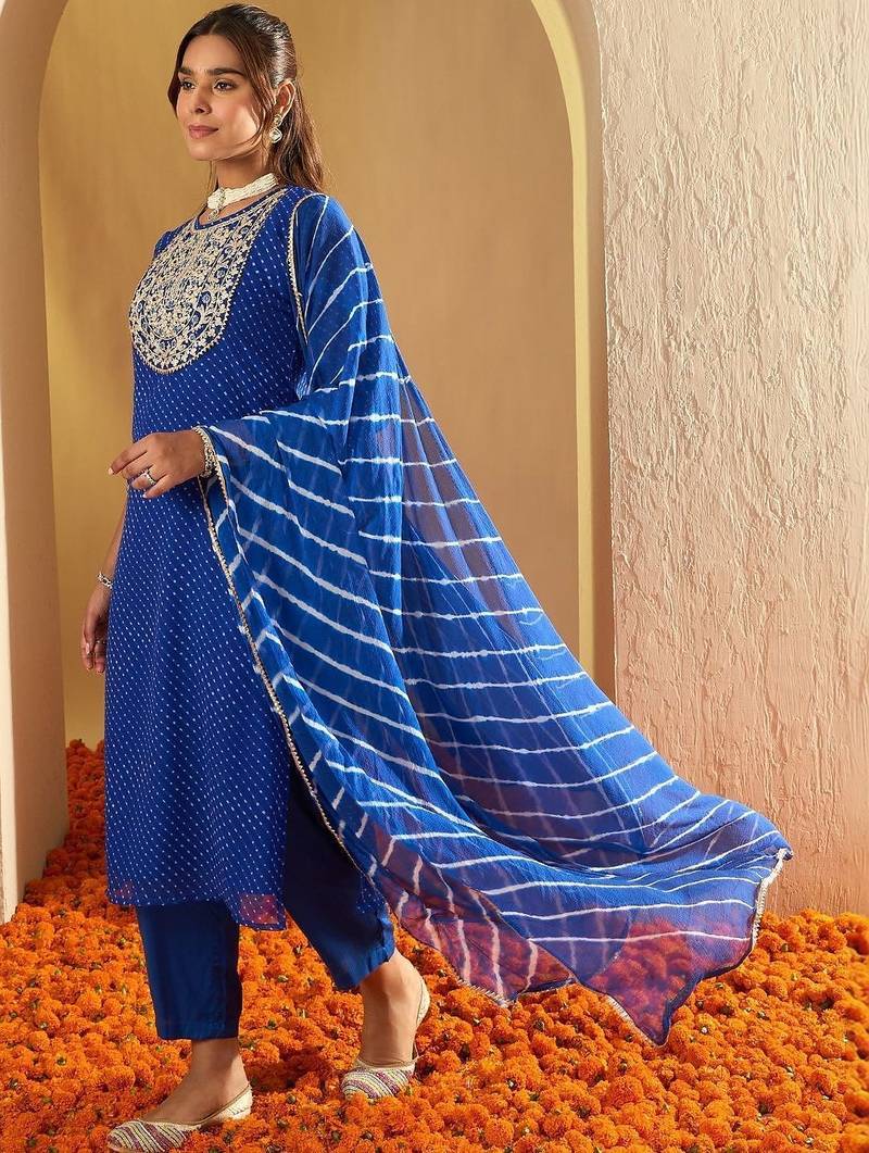 Women Ethnic Motifs Embroidered Thread Work Kurta with Trousers & With Dupatta