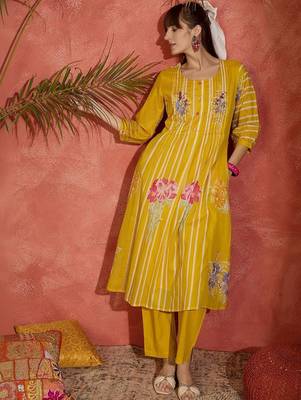 Women Printed Regular Pure Cotton Kurta with Trousers 1