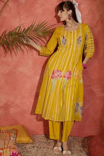 Women Printed Regular  Cotton Kurta with Trousers