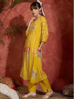 Women Printed Regular Pure Cotton Kurta with Trousers 3
