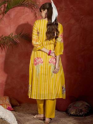 Women Printed Regular Pure Cotton Kurta with Trousers 5