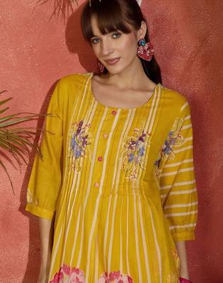 Women Printed Regular Pure Cotton Kurta with Trousers 6