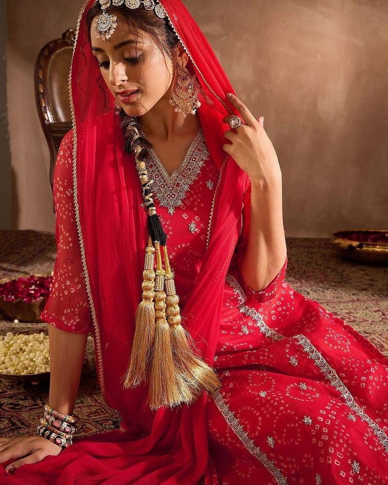 Women Ethnic Motifs Printed Thread Work Silk Chiffon Kurta with Trouser & Dupatta