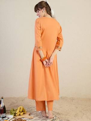 Women Ethnic Motifs Embroidered Panelled Thread Work Pure Cotton Kurta with Trousers 2