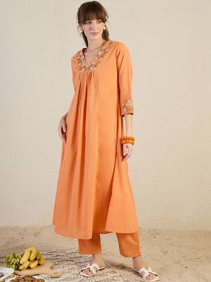 Women Ethnic Motifs Embroidered Panelled Thread Work Pure Cotton Kurta with Trousers 4
