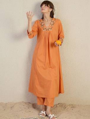 Women Ethnic Motifs Embroidered Panelled Thread Work Pure Cotton Kurta with Trousers 6