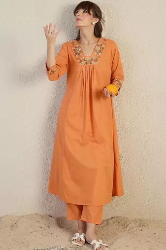 Women Ethnic Motifs Embroidered Panelled Thread Work Pure Cotton Kurta with Trousers