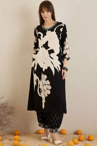 Women Floral Printed Regular Thread Work Kurta with Trousers