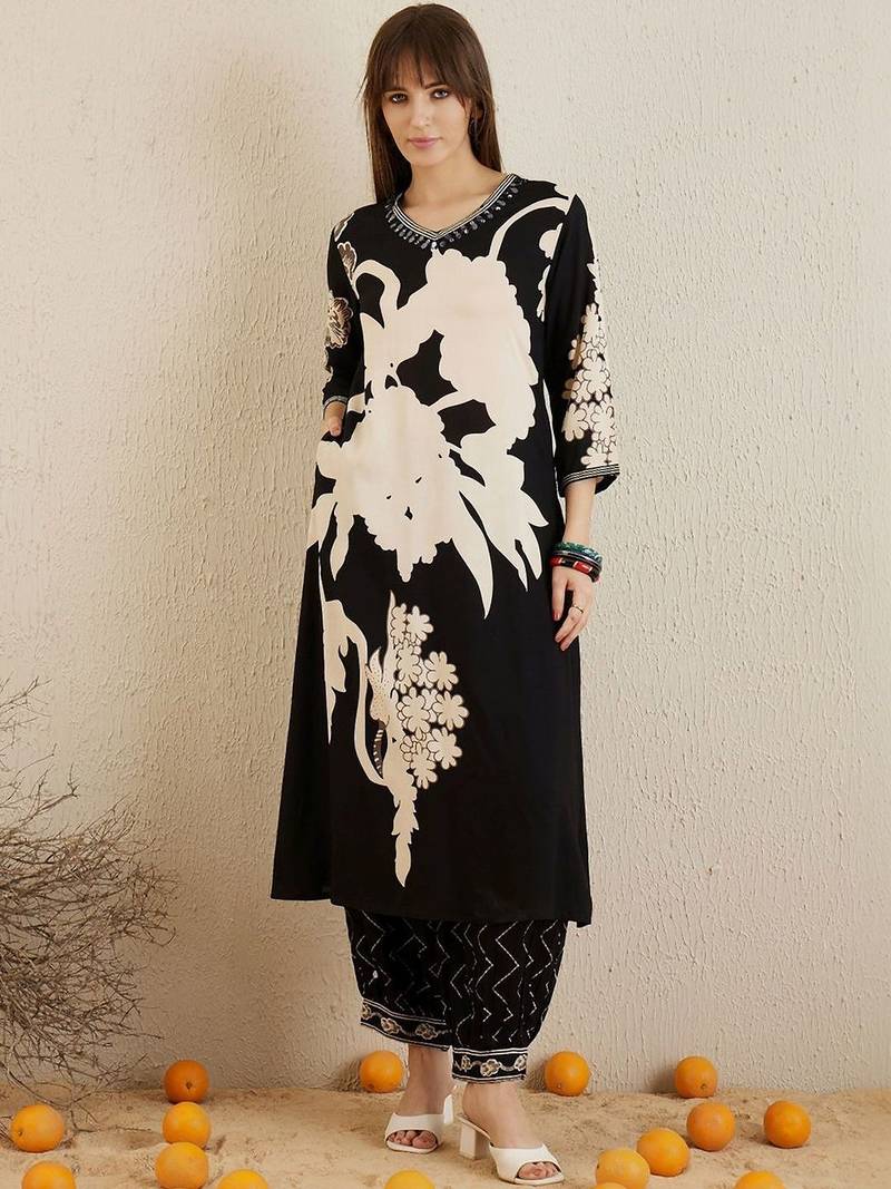 Women Floral Printed Regular Thread Work Kurta with Trousers