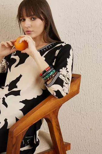 Women Floral Printed Regular Thread Work Kurta with Trousers