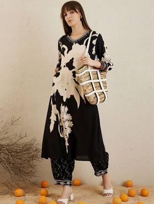 Women Floral Printed Regular Thread Work Kurta with Trousers 5