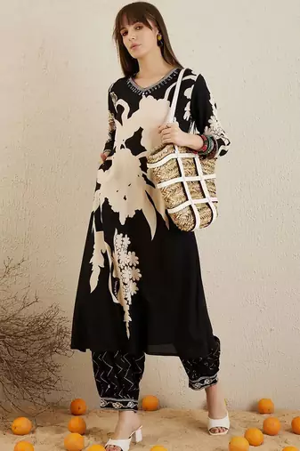 Women Floral Printed Regular Thread Work Kurta with Trousers