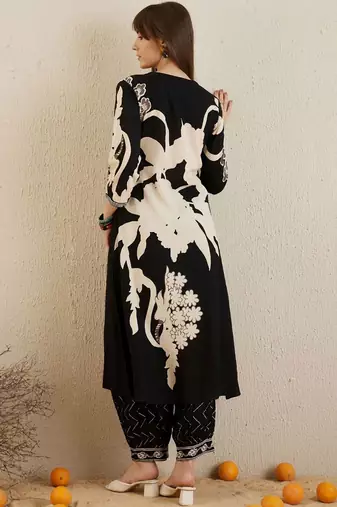 Women Floral Printed Regular Thread Work Kurta with Trousers