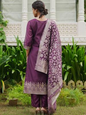 Women Ethnic Motifs Regular Kurta with Trousers & With Dupatta 4