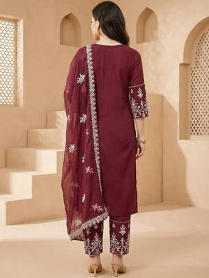 Women Ethnic Motifs Embroidered Thread Work Kurta with Trousers & With Dupatta 4