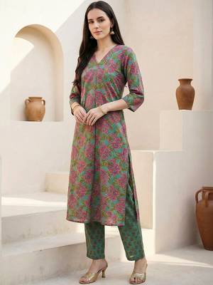 Women Floral Printed Pleated Pure Cotton Kurta with Trousers 1