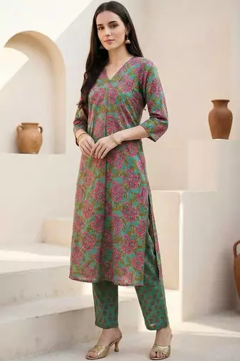Women Floral Printed Pleated Pure Cotton Kurta with Trousers