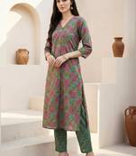 Women Floral Printed Pleated Pure Cotton Kurta with Trousers