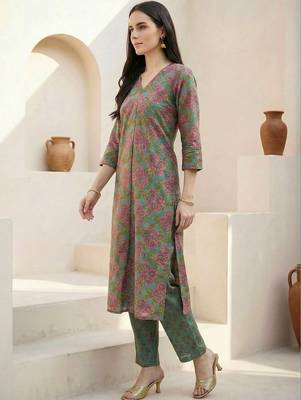 Women Floral Printed Pleated Pure Cotton Kurta with Trousers 2