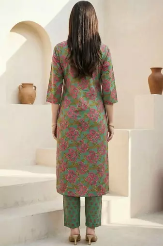 Women Floral Printed Pleated Pure Cotton Kurta with Trousers
