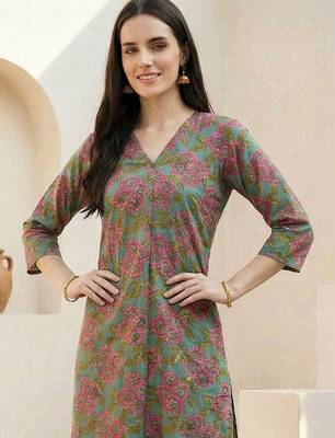 Women Floral Printed Pleated Pure Cotton Kurta with Trousers 4