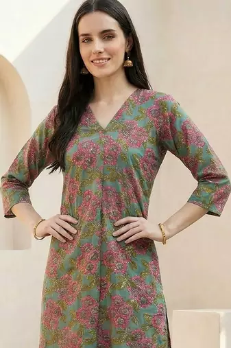 Women Floral Printed Pleated Pure Cotton Kurta with Trousers