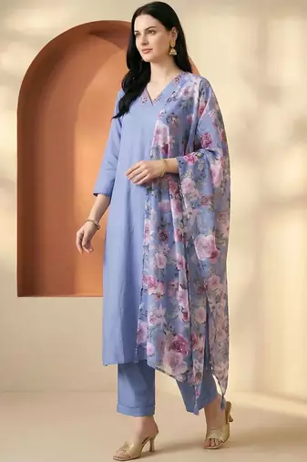 Women Yoke Design Regular Thread Work Kurta with Trousers & With Dupatta