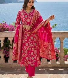 Women Floral Printed Regular Chanderi Silk Kurta with Trousers & With Dupatta