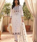 Women Floral Embroidered Regular Thread Work Pure Cotton Kurta with Trousers & With Dupatta