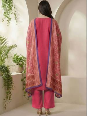 Women Regular Kurta with Trousers & With Dupatta 5