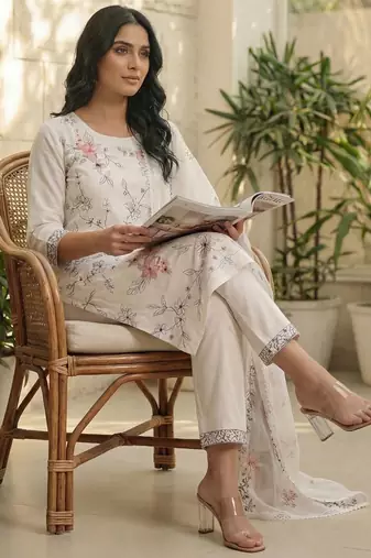 Women Floral Embroidered Regular Thread Work Kurta with Trousers & With Dupatta