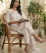 Women Floral Embroidered Regular Thread Work Kurta with Trousers & With Dupatta