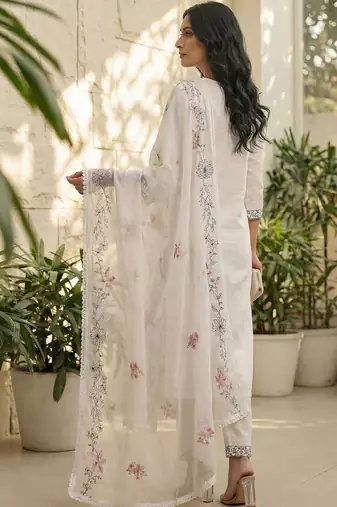 Women Floral Embroidered Regular Thread Work Kurta with Trousers & With Dupatta