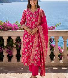 Women Floral Regular Chanderi Silk Kurta with Trousers & With Dupatta