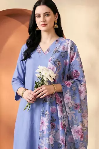 Women Floral Regular Thread Work Kurta with Trousers & With Dupatta