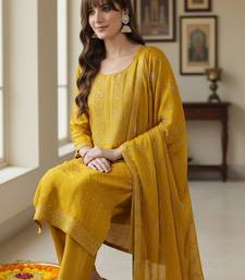 Women Ethnic Motifs Embroidered Regular Thread Work Kurta with Trousers & With Dupatta