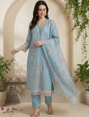 Women Floral Embroidered Regular Thread Work Kurta with Trousers & With Dupatta 2