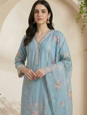 Women Floral Embroidered Regular Thread Work Kurta with Trousers & With Dupatta 4