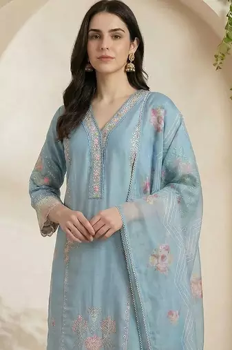 Women Floral Embroidered Regular Thread Work Kurta with Trousers & With Dupatta