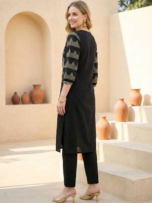 Women Ethnic Motifs Printed Regular Pure Cotton Kurta with Trousers 2