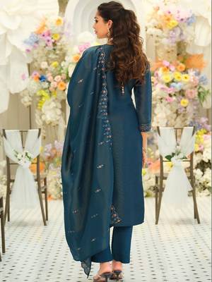 Women Ethnic Motifs Embroidered Thread Work Kurta with Trousers & With Dupatta 3