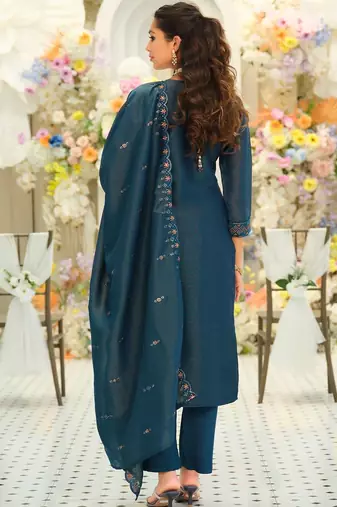 Women Ethnic Motifs Embroidered Thread Work Kurta with Trousers & With Dupatta