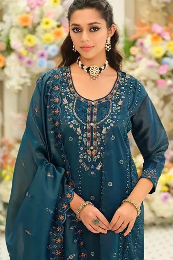 Women Ethnic Motifs Embroidered Thread Work Kurta with Trousers & With Dupatta