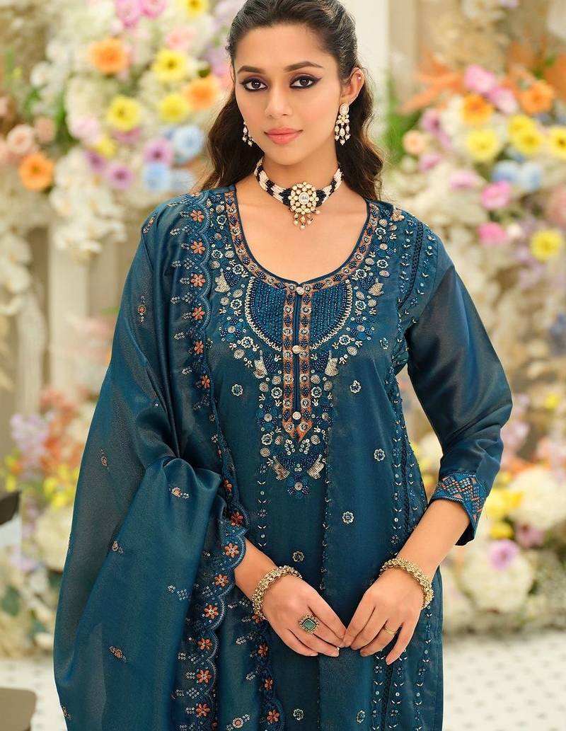 Women Ethnic Motifs Embroidered Thread Work Kurta with Trousers & With Dupatta
