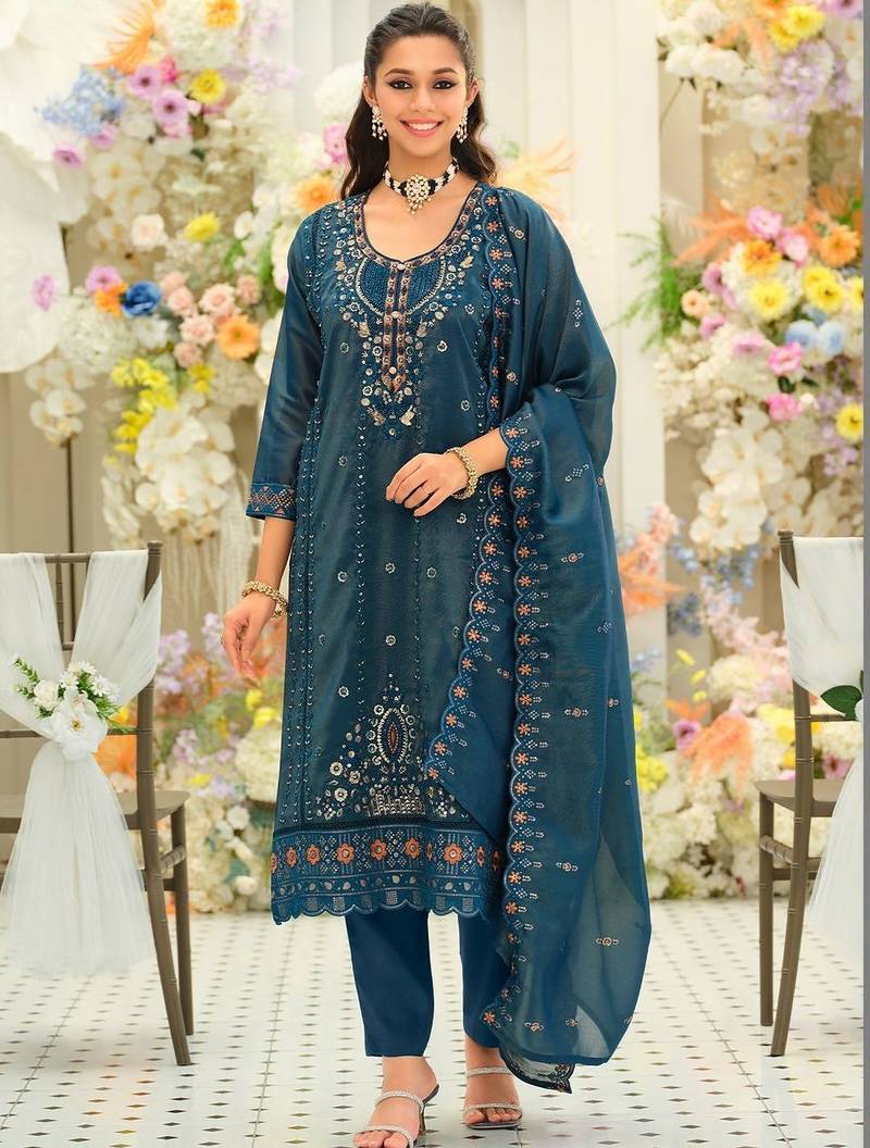 Women Ethnic Motifs Embroidered Thread Work Kurta with Trousers & With Dupatta