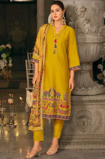Women Ethnic Motifs Printed Regular Kurta with Trousers & With Dupatta