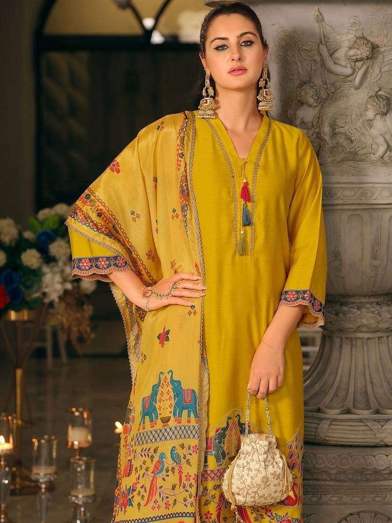 Women Ethnic Motifs Printed Regular Kurta with Trousers & With Dupatta