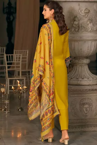 Women Ethnic Motifs Printed Regular Kurta with Trousers & With Dupatta