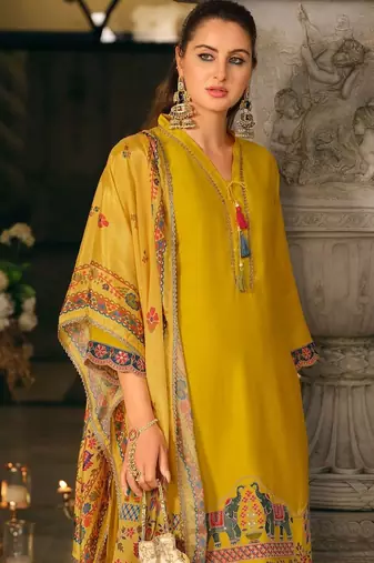 Women Ethnic Motifs Printed Regular Kurta with Trousers & With Dupatta