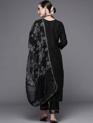 Women Floral Embroidered Regular Thread Work Kurta with Trousers & With Dupatta 3